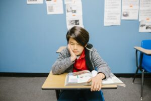 student struggling to read