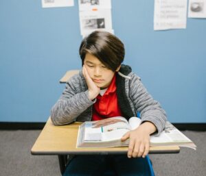 student struggling to read